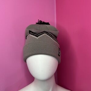 YETI FREESTYLE POM BEANIE Bret and black new